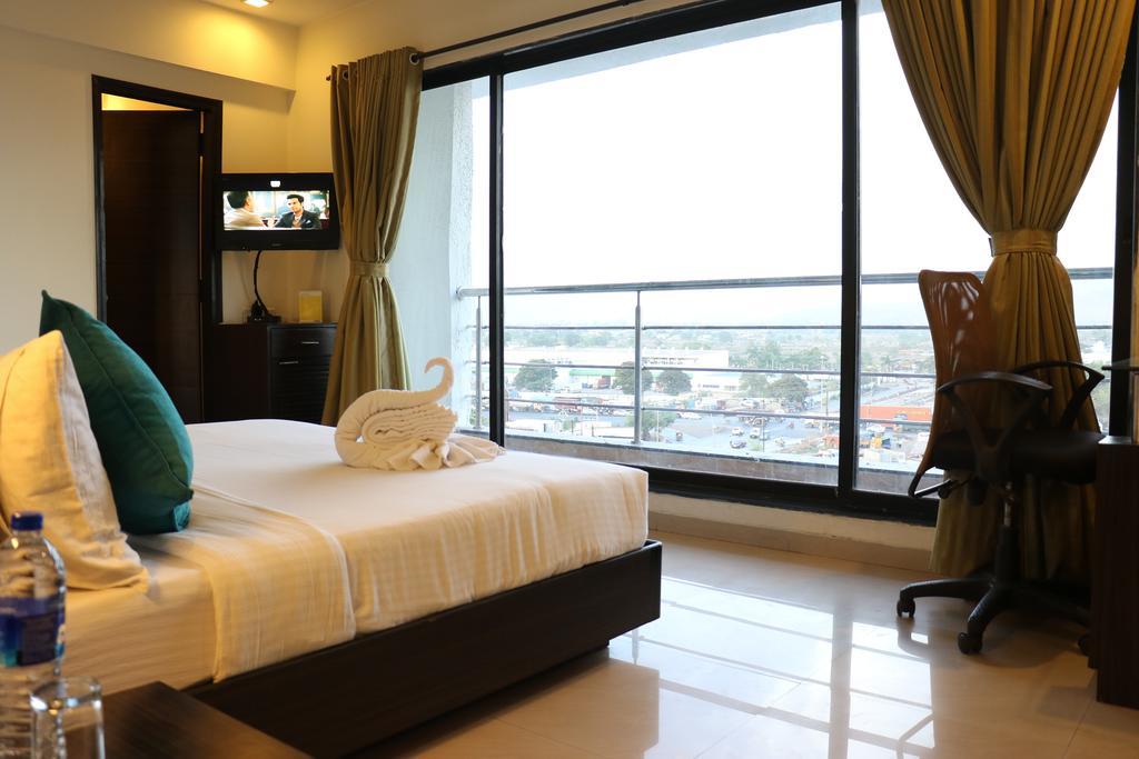 Pallavi A'Vida Navi Mumbai Exterior photo