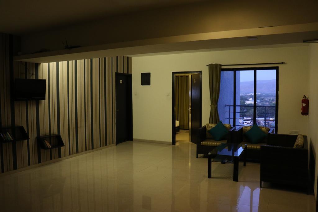 Pallavi A'Vida Navi Mumbai Exterior photo