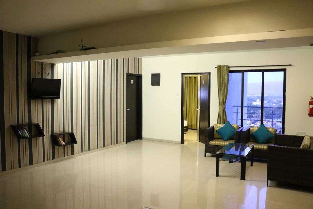 Pallavi A'Vida Navi Mumbai Exterior photo