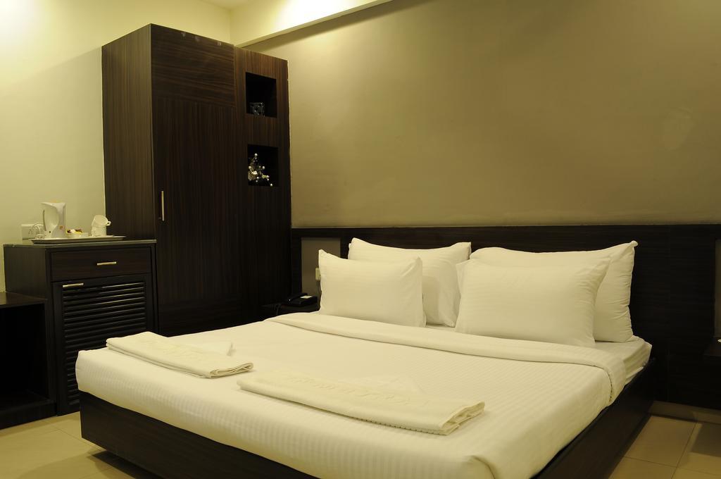 Pallavi A'Vida Navi Mumbai Exterior photo