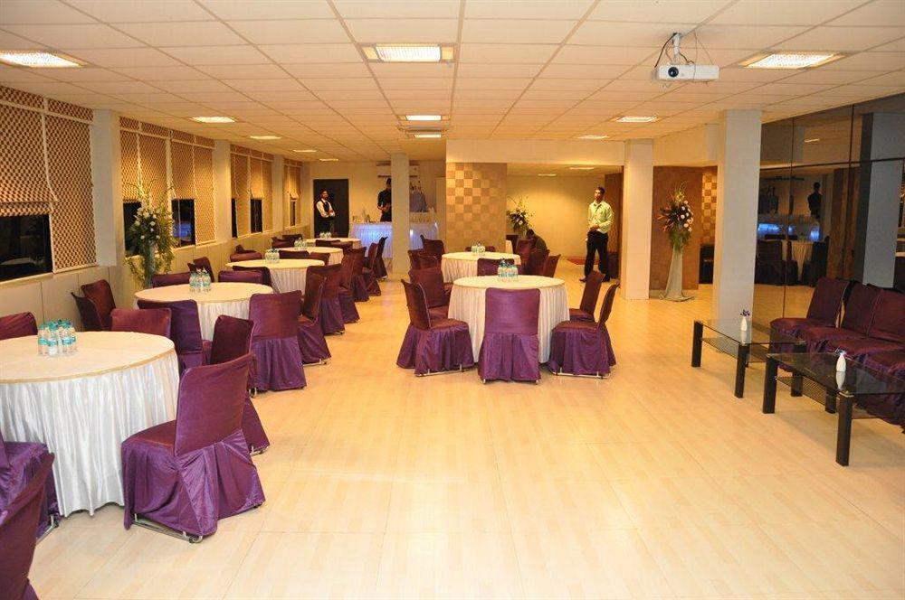 Pallavi A'Vida Navi Mumbai Exterior photo