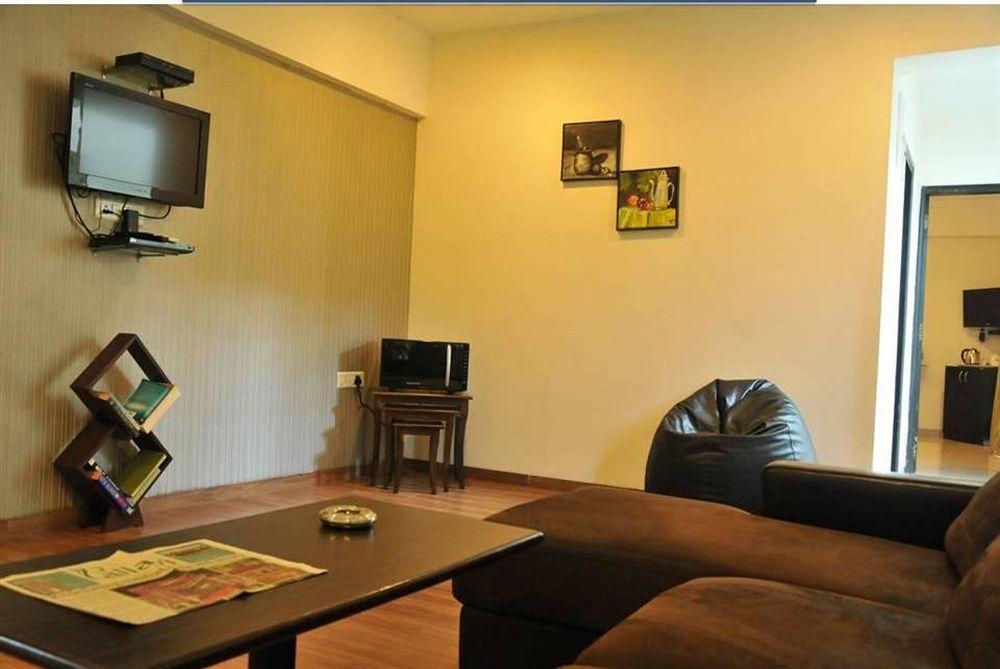 Pallavi A'Vida Navi Mumbai Exterior photo
