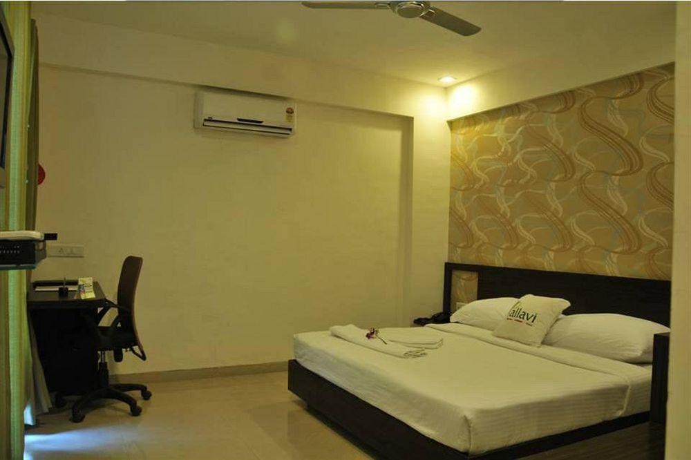 Pallavi A'Vida Navi Mumbai Exterior photo