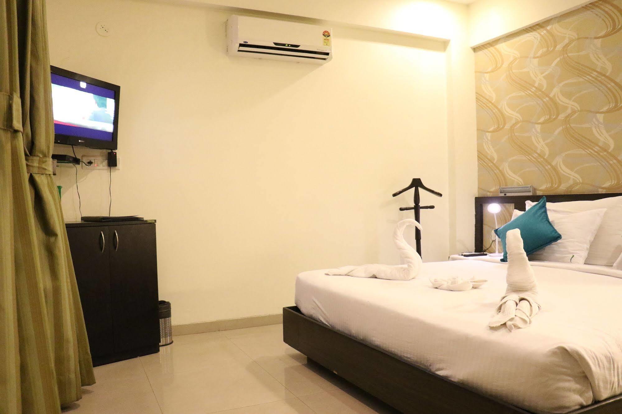 Pallavi A'Vida Navi Mumbai Exterior photo