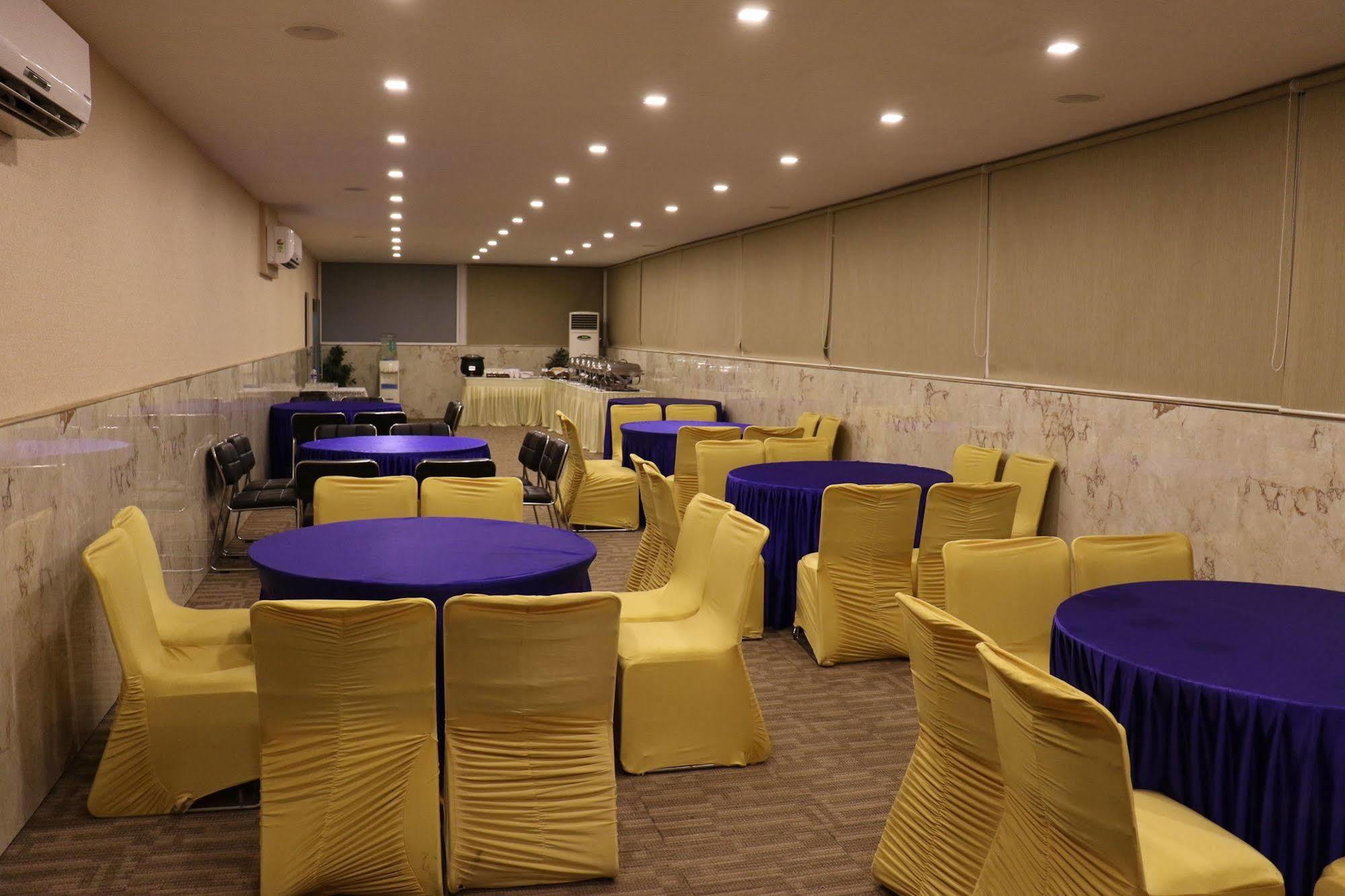 Pallavi A'Vida Navi Mumbai Exterior photo