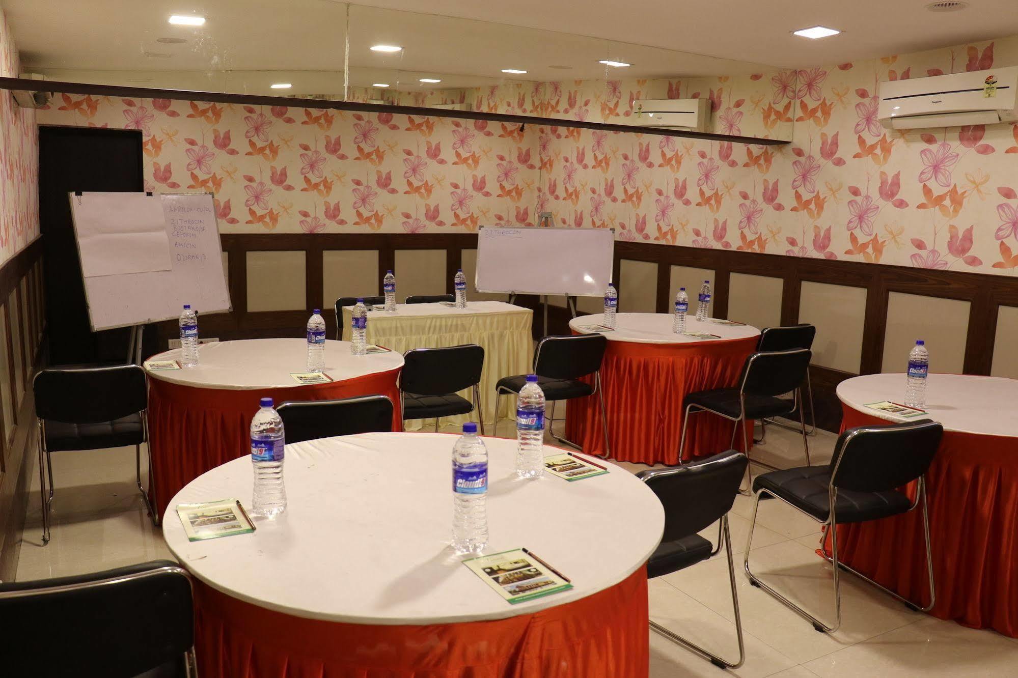Pallavi A'Vida Navi Mumbai Exterior photo